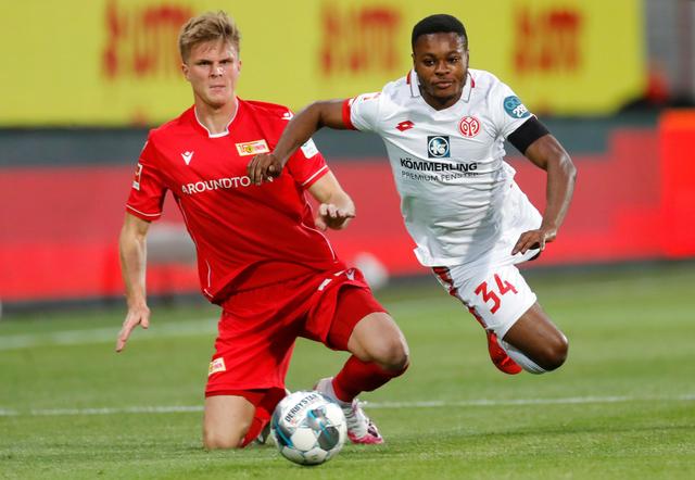 并试图通过 并试图通过