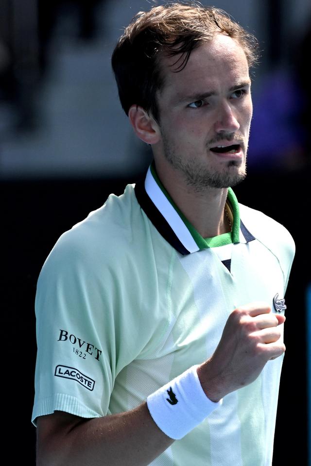 她在这个项 她在这个项